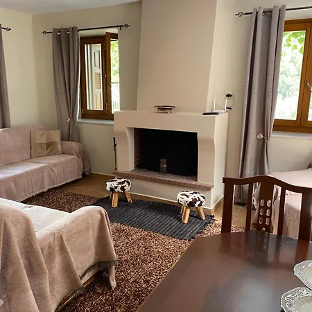 Karyatida アパート